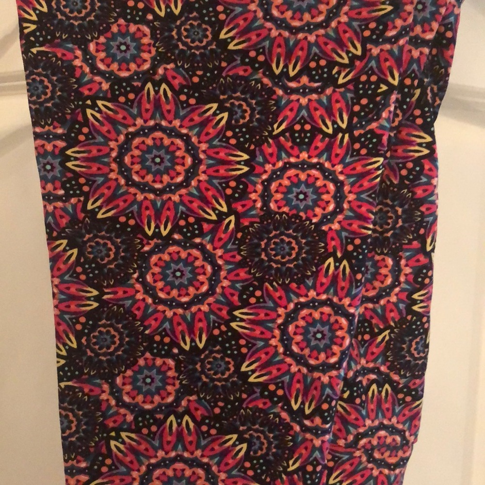 Lularoe Leggings TC Kaleidoscope Geo Print Pink